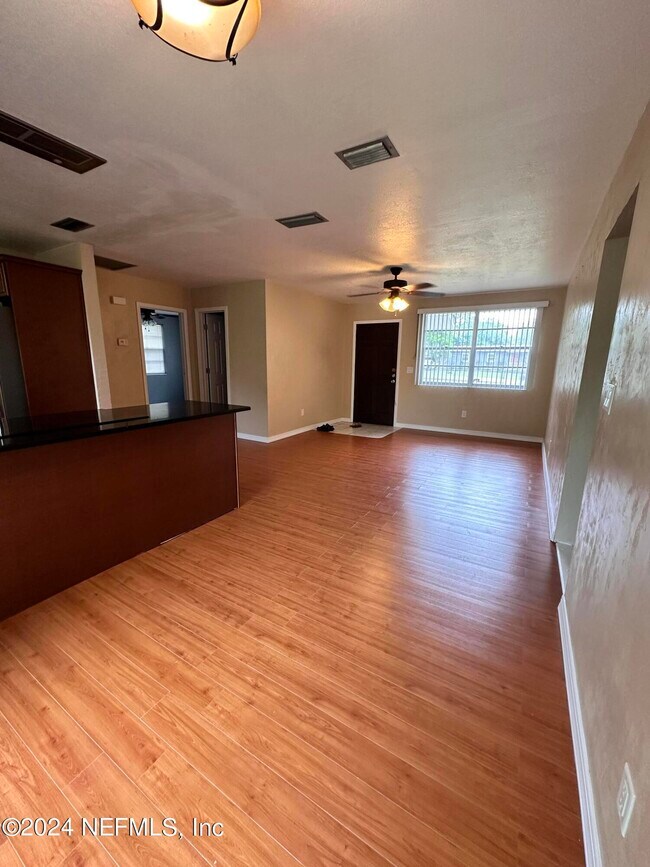 Foto del edificio - 555 Nightingale St