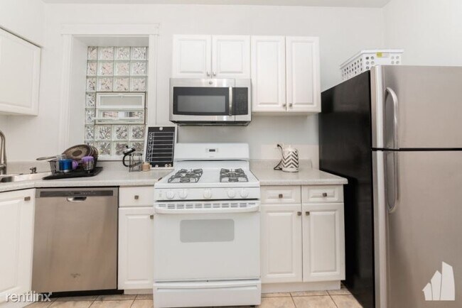 Foto del edificio - 3707 N Racine Ave