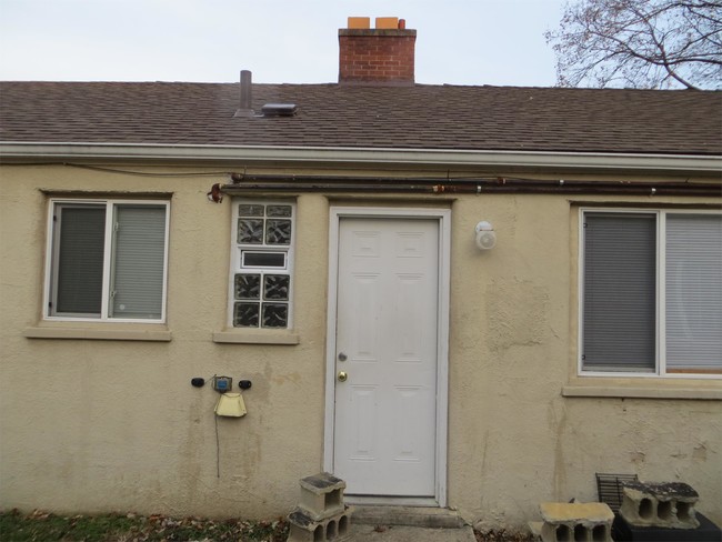Building Photo - 1050 Loretta Ave