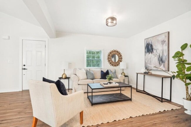 Foto del edificio - 2200 Irwin Bridge Rd NW