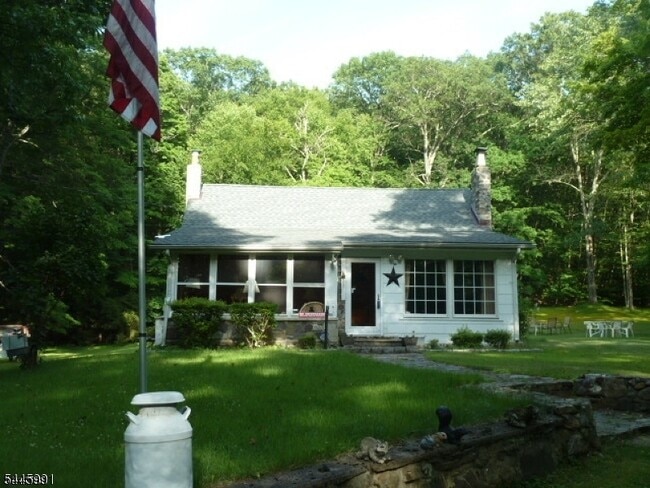 Foto del edificio - 860 Burnt Meadow Rd
