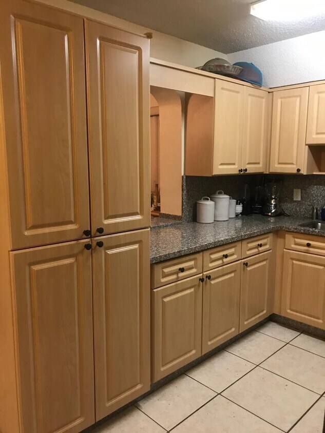 Foto del edificio - 692 Snead Cir