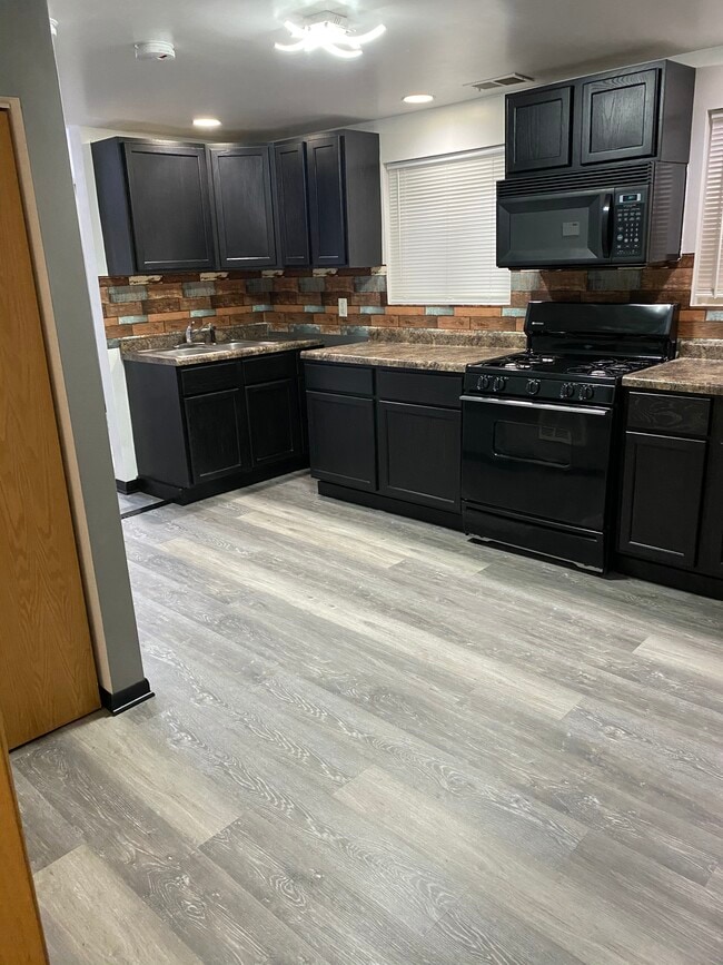 Foto del edificio - 3153 S May St