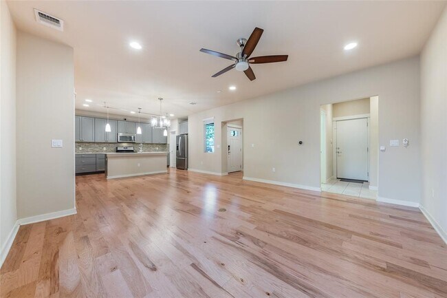 Foto del edificio - 4406 Banister Ln