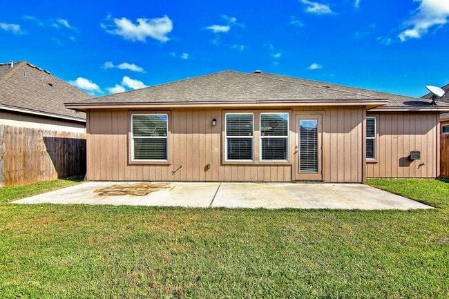 Building Photo - 3021 Cantabria St