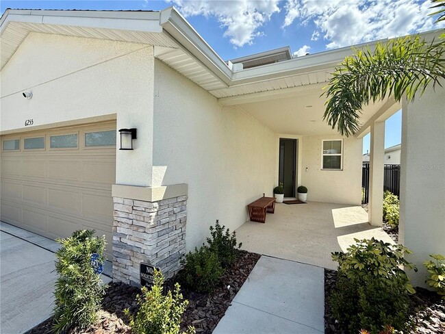 Foto del edificio - 6255 Golden Bch Dr