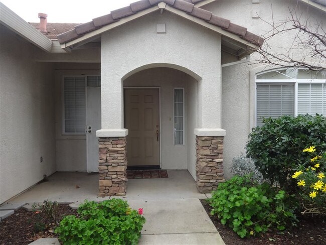 Building Photo - 819 Ross Dr