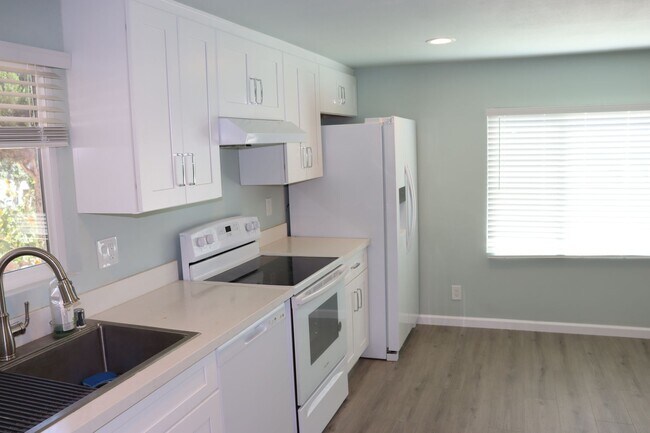 Building Photo - Newly Built 2 Bedroom in the Tropicana Are...