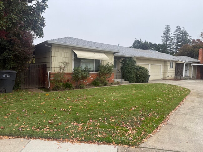 Building Photo - 2013 56th St