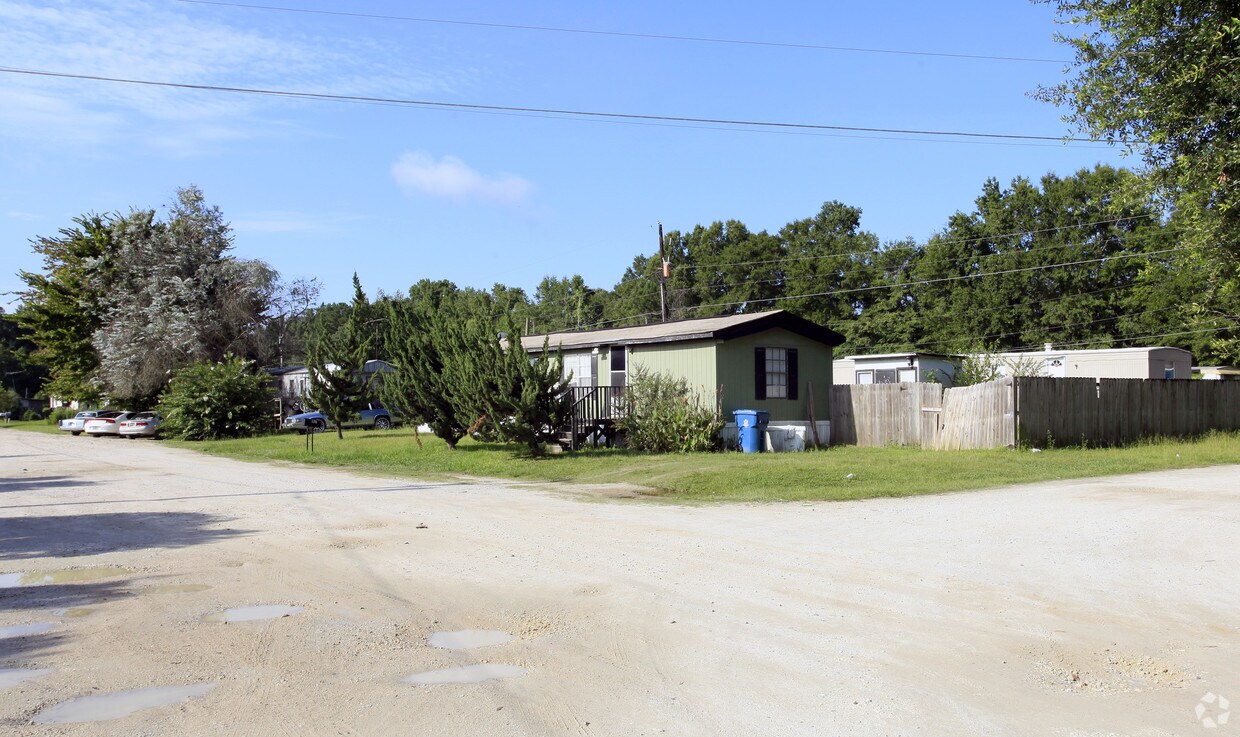 Building Photo - 102-127 Brooks Loop