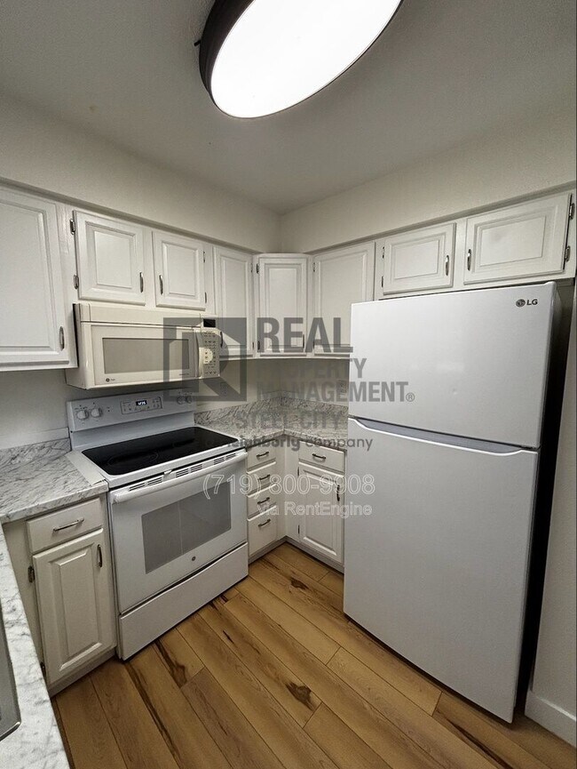 Foto del edificio - 607 W 15th St