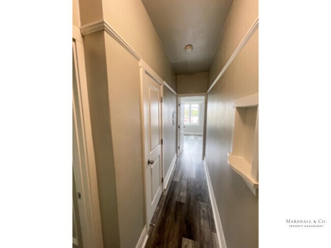 Foto del edificio - Charming + Spacious 2 BR/ 1 BA IN INNER RI...