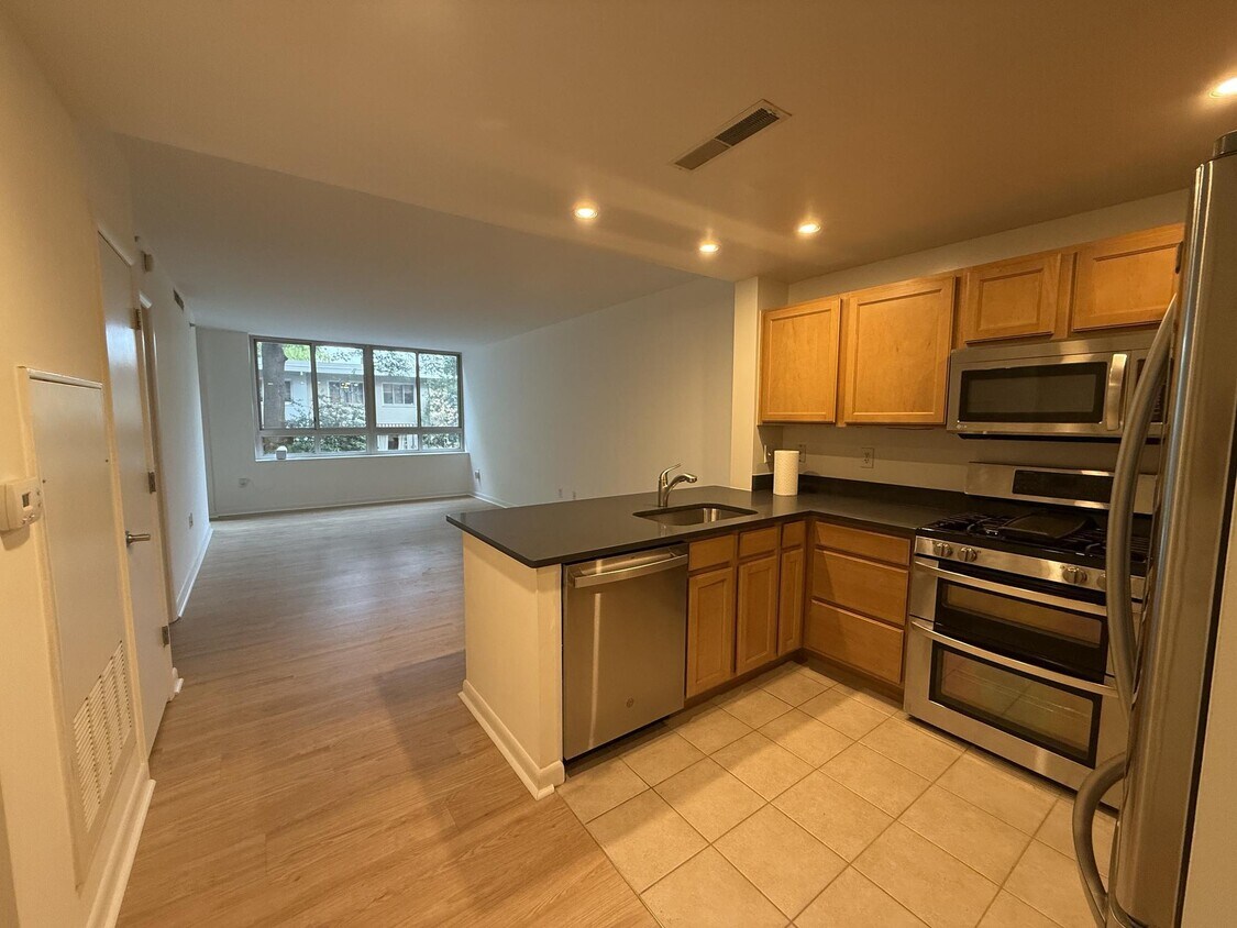Primary Photo - 350 G St SW