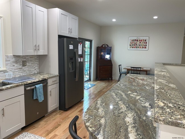 Building Photo - 62 HATHORN Blvd