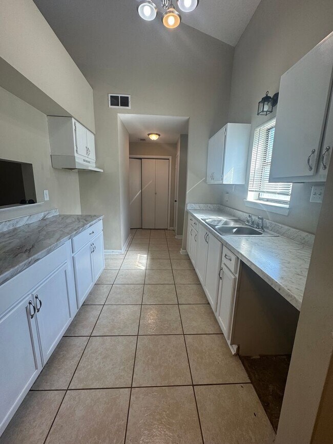 Building Photo - Nice Home For Rent In The Raleigh Area