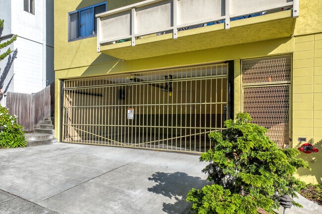 Building Garage - Harrison House