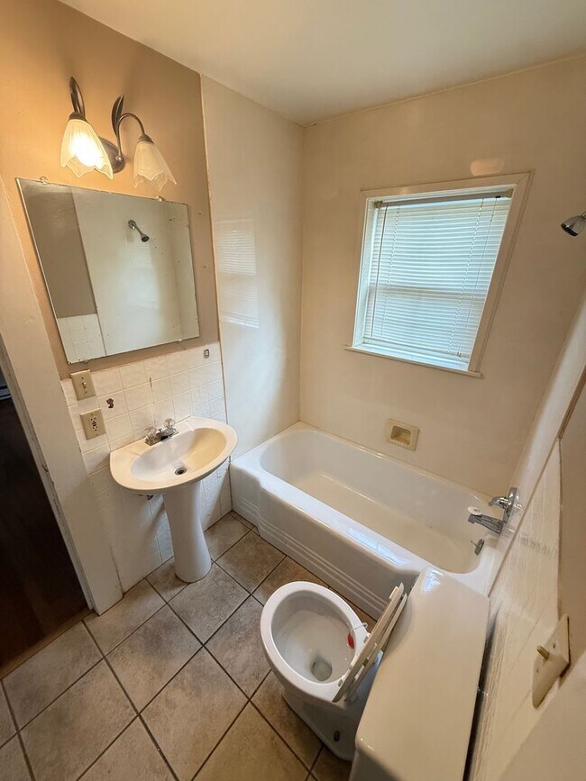 Building Photo - 2 Bed 1 Bath Springfield, MO