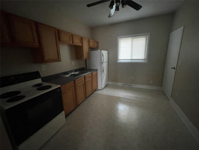 Foto del edificio - 330 E 3rd St