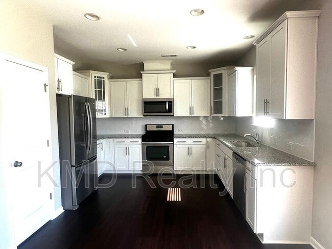 Building Photo - 4127 Woolcott Ave