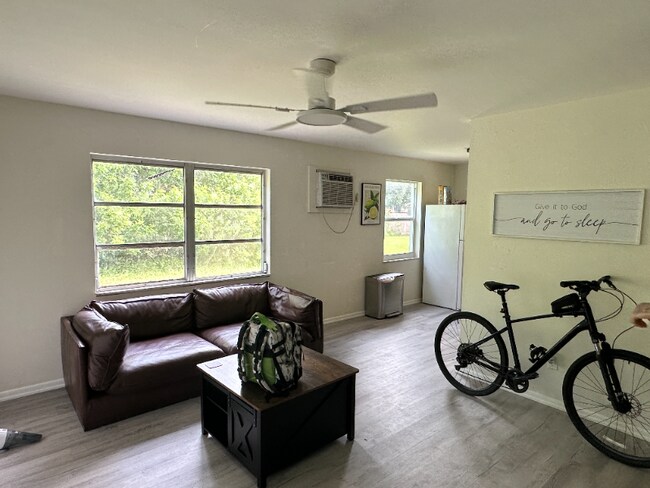 Foto del edificio - 10281-10283 Carolina St