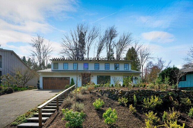 Foto del edificio - Lake Oswego Beauty Next to Tryon Creek