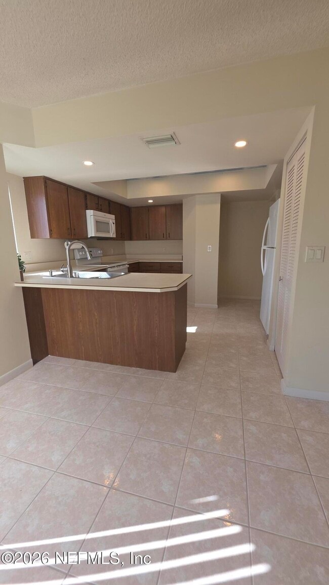 Building Photo - 46 Hembury Ln
