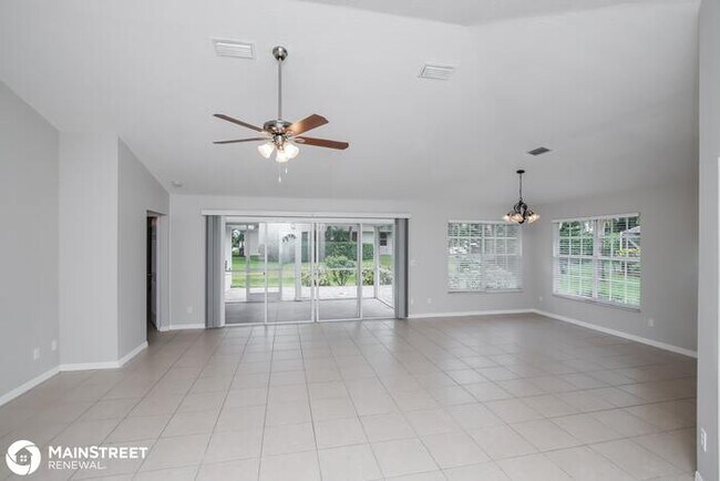 Foto del edificio - 725 24TH SQ, VERO BEACH, FL 32962