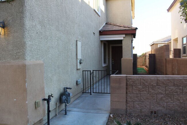 Building Photo - 705 W Colton Ave