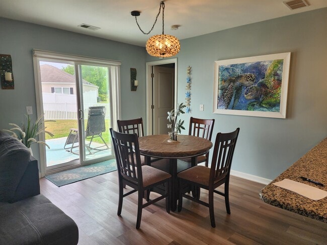 Building Photo - 1300 Arbor Ct