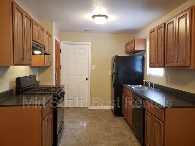 Building Photo - 2723 Longcoy St