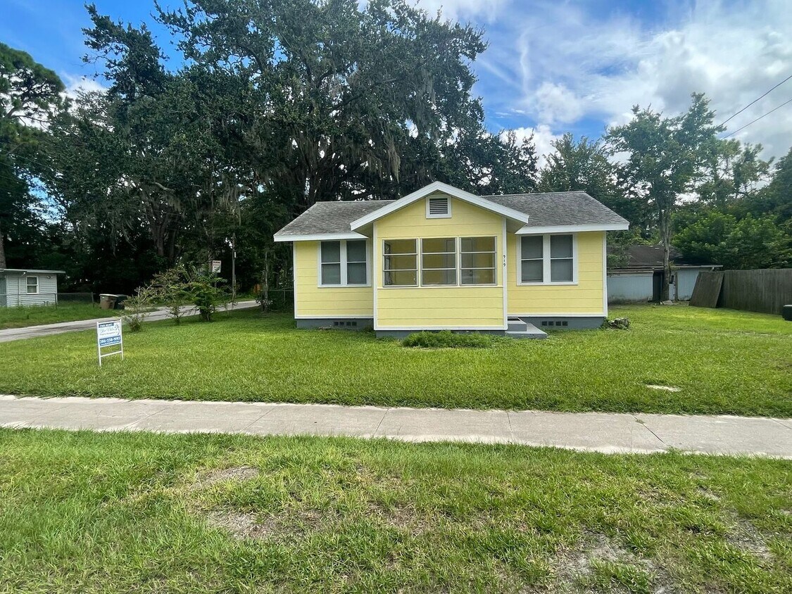 Foto principal - Spacious 2 bedroom, 1 bathroom home Availa...