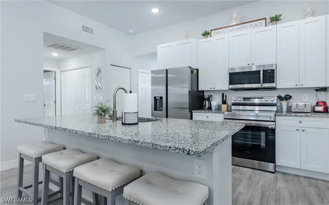 Building Photo - 335 SW 47th Terrace