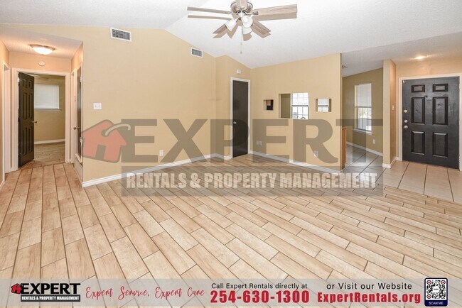 Foto del edificio - Charming Corner Lot Retreat: 3-Bedroom Hav...