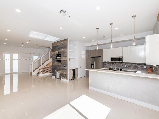 Foto del edificio - 820 NE 7th St