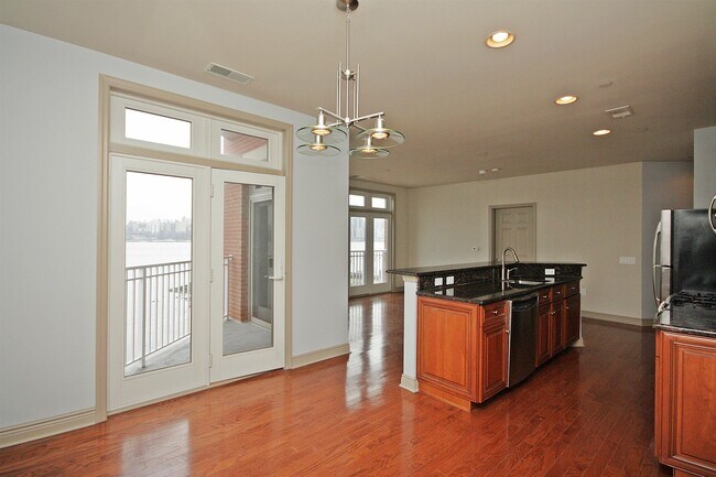 Foto del edificio - 7400 River Rd