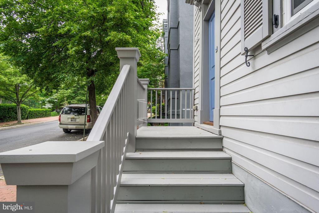 Foto principal - 3329 Q St NW