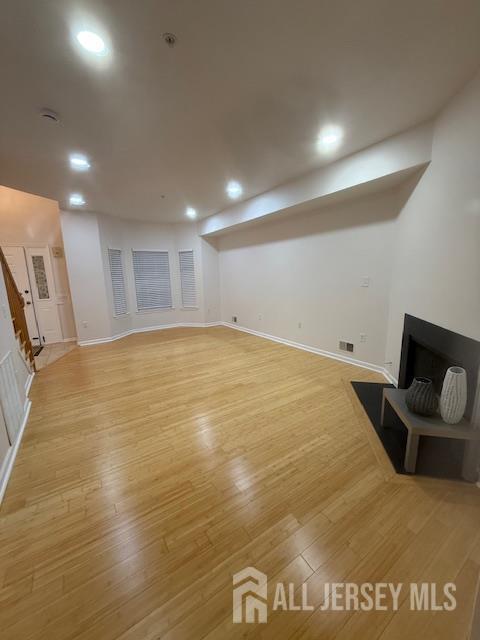 Foto del edificio - 60 Forest Dr