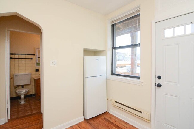 Foto del edificio - 4416 N Wolcott Ave