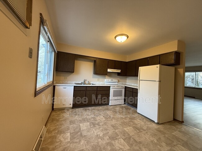 Building Photo - 2717 Victoria Ln