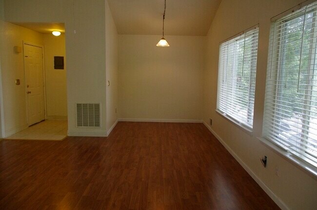 Building Photo - 46 Falcon Ridge Way N