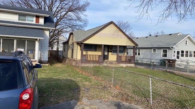 Building Photo - 2215 N. Oneida Ave.