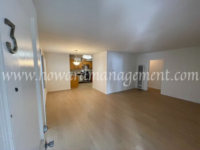 Building Photo - 928 21st St