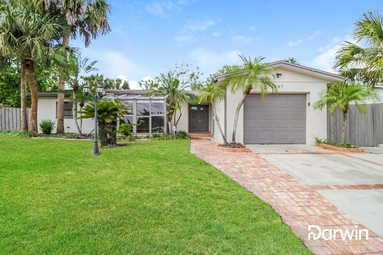 Foto principal - 7347 Fieldcrest Ave