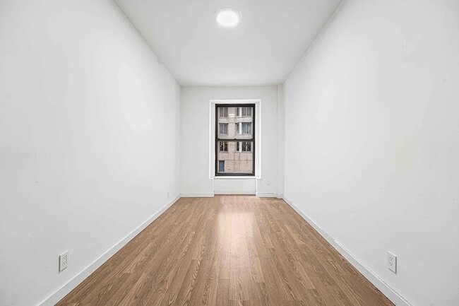 Building Photo - 160 W 54th St