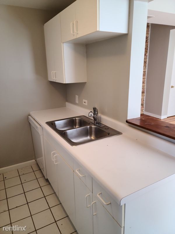 Building Photo - 1 br, 1 bath Apartment - 1313 W Addison St