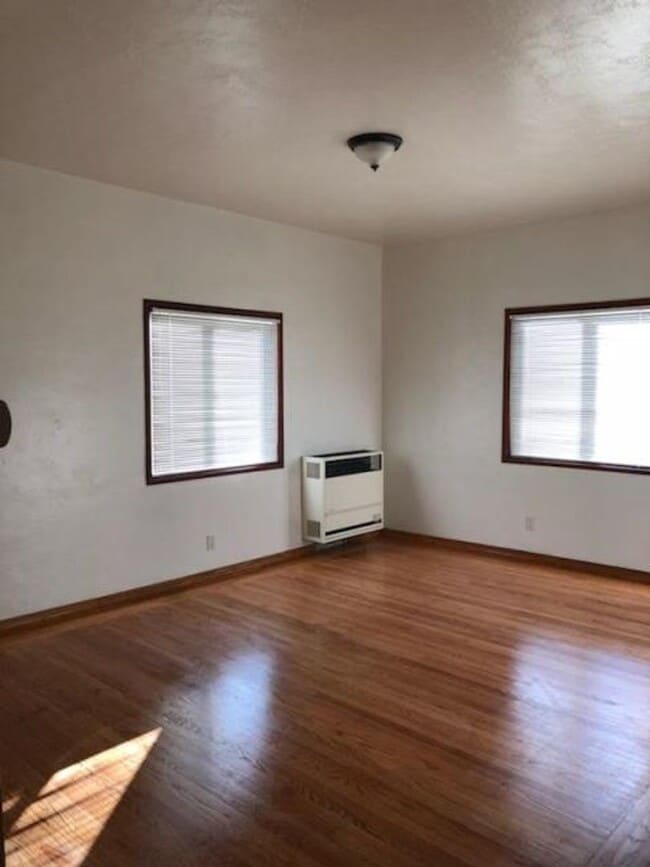 Building Photo - One-bedroom apartment in North Berkeley be...