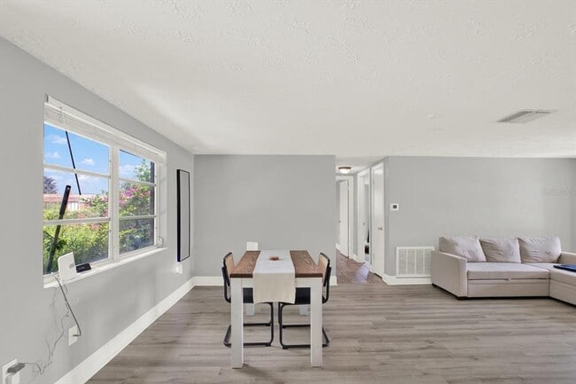 Building Photo - 3543 Trask Dr