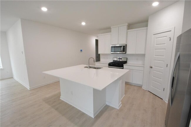Building Photo - 3880 Aryana Ave