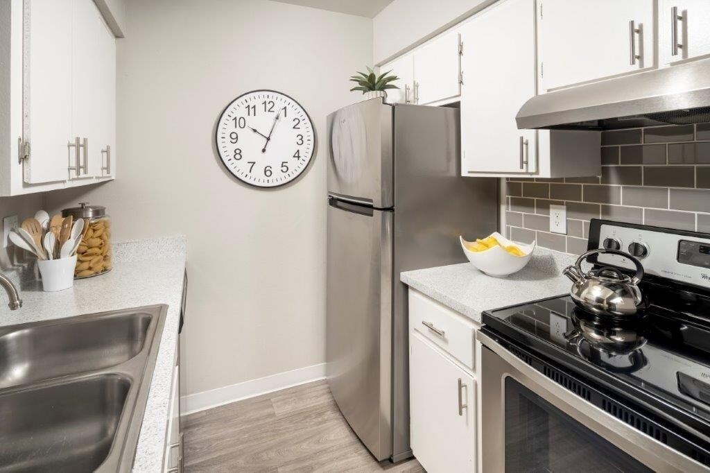 SunPointe Apartments Rentals in Phoenix at 7077 W McDowell Rd Phoenix, AZ