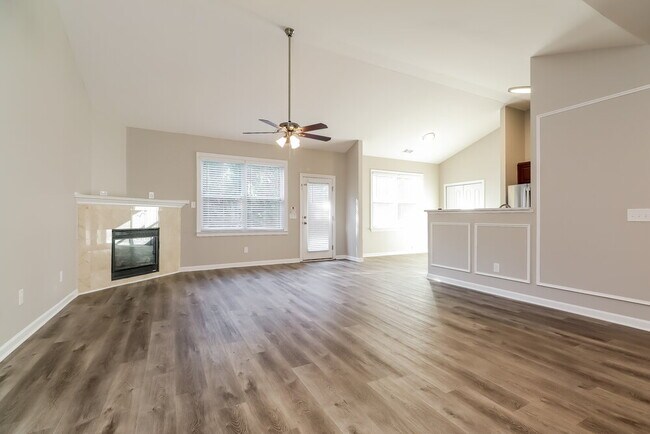 Building Photo - 332 Southgate Dr